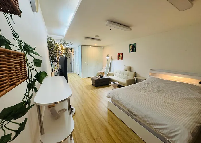 Gangnam Station 3min Walk Stylish Flat 아파트 *