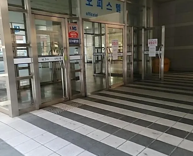Gangnam Station 3min Walk Stylish Flat 아파트 *